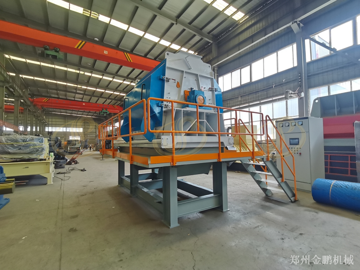 落叶就地处理用郑州金鹏树叶粉碎机应用现场