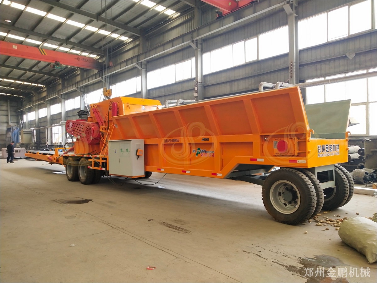 郑州金鹏大型树枝破碎机处理集中堆放树枝应用现场