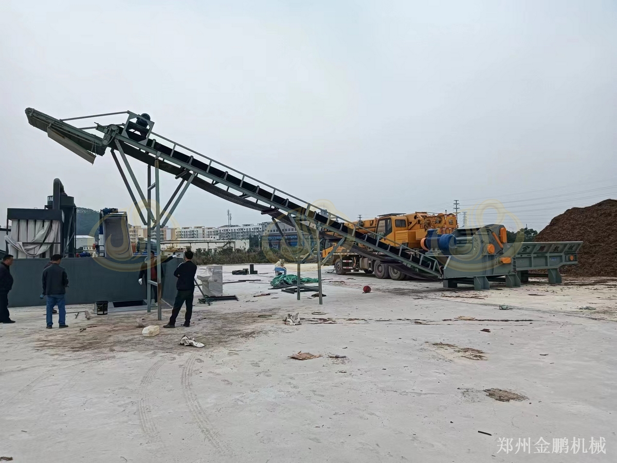 郑州金鹏废树枝粉碎机处理园林收集废枝应用现场